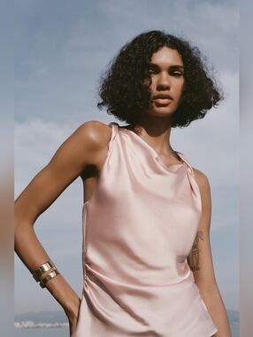 SLEEVELESS SATIN EFFECT TOP SIZE M